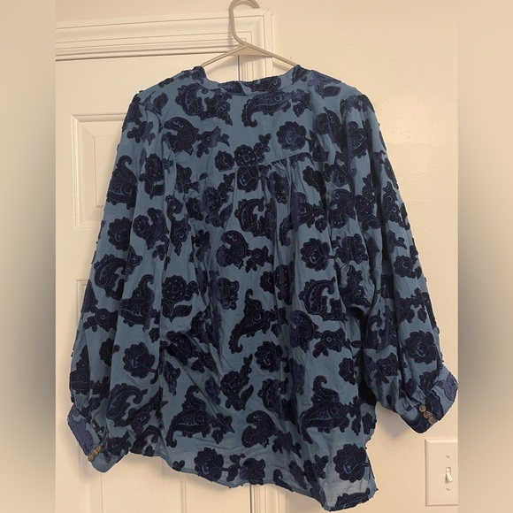 Anthropologie/Pilcro Bell sleeve buttoned top - Picture 5 of 6